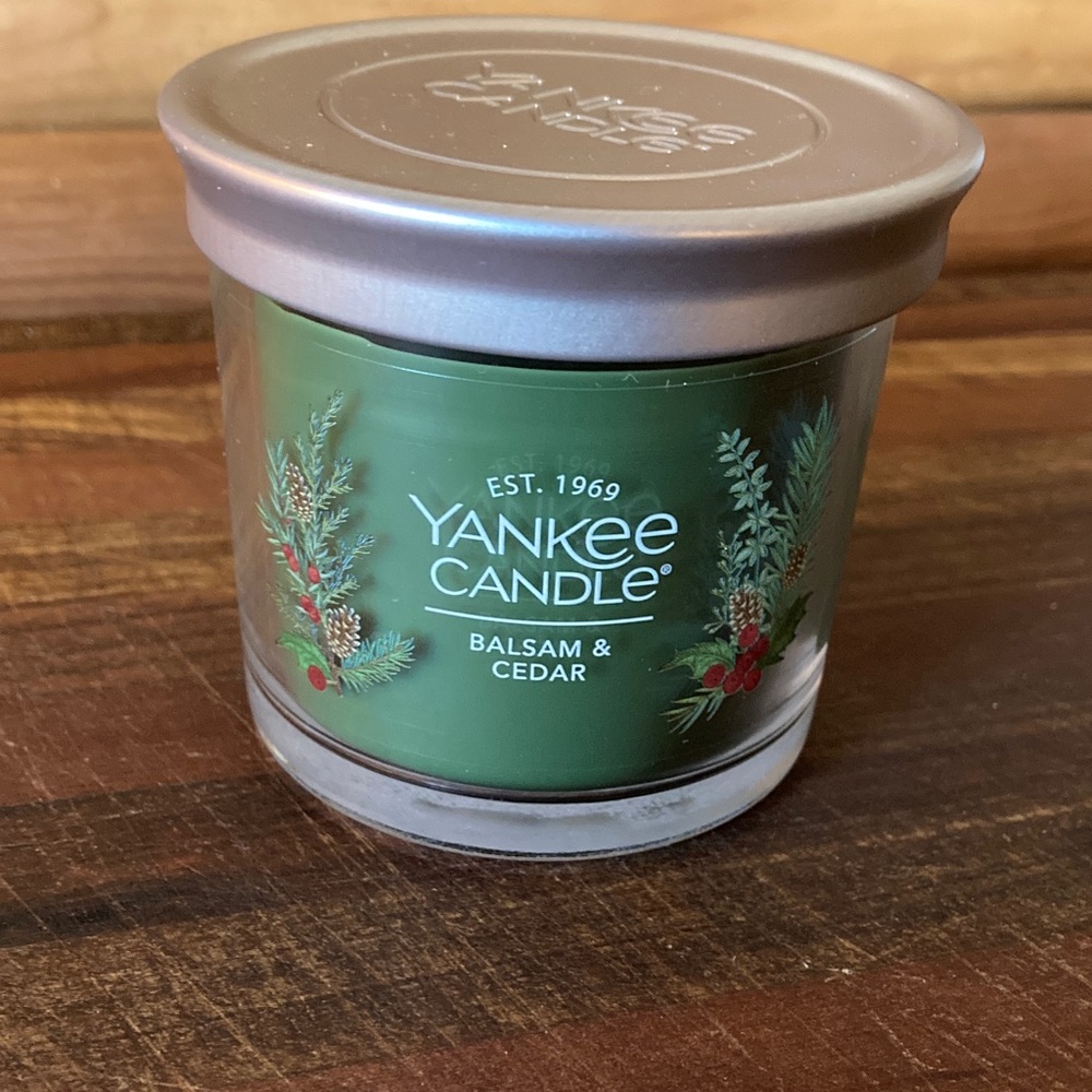 Yankee Candle Balsam & Cedar in Forest Green
